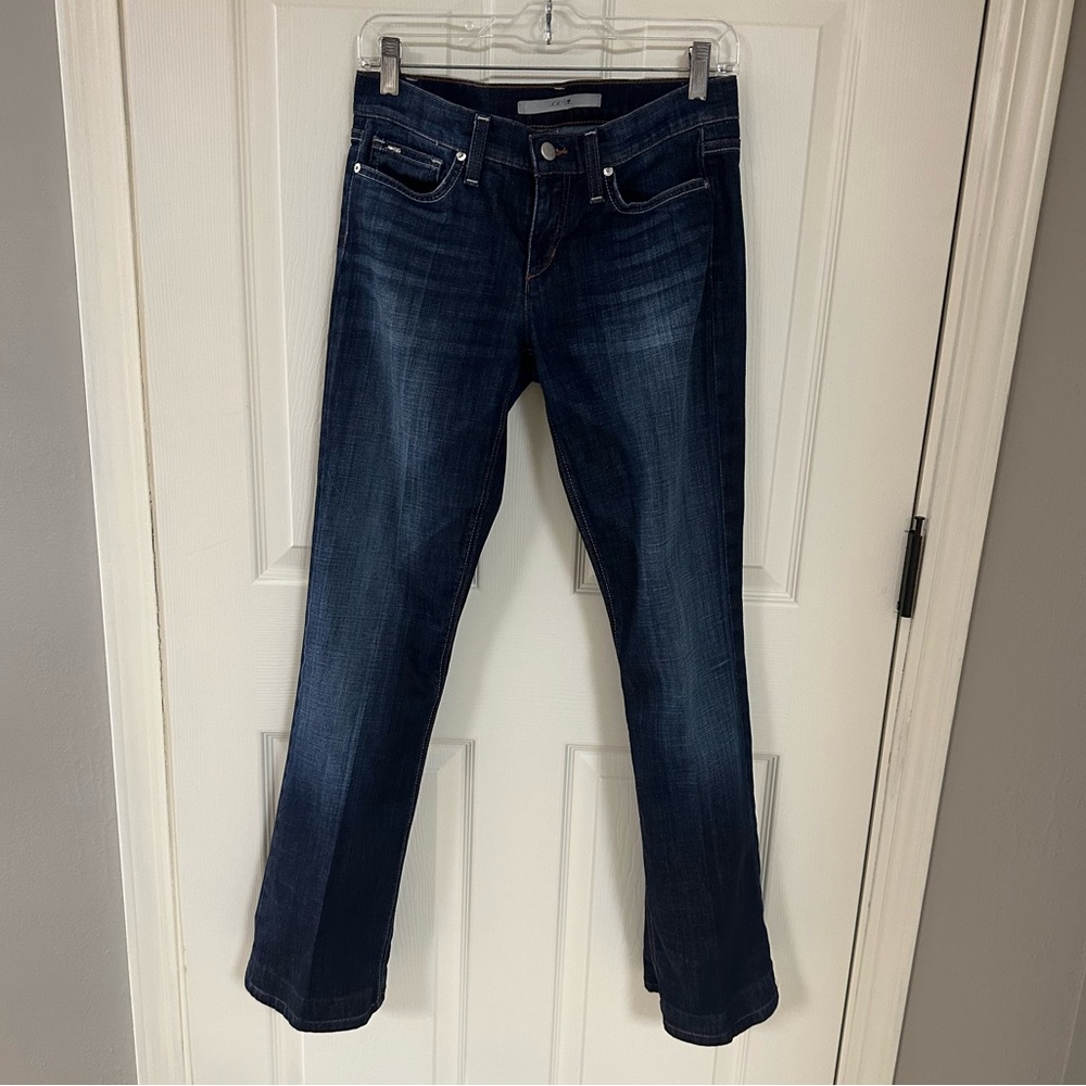 Womens Joe’s Rocker fit denim. Size 28.